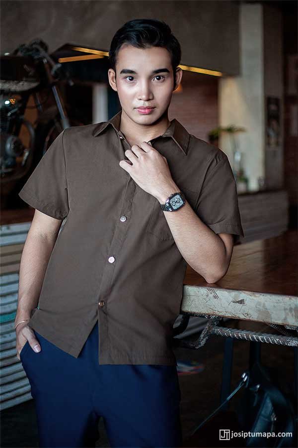 Young man in a brown short-sleeve shirt, stylish casual look