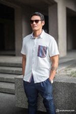 White short-sleeve shirt with ethnic patterned pocket and relaxed fit