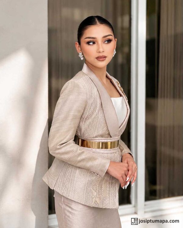 Side view of a women’s Barong Tagalog with a fitted waist and metallic belt